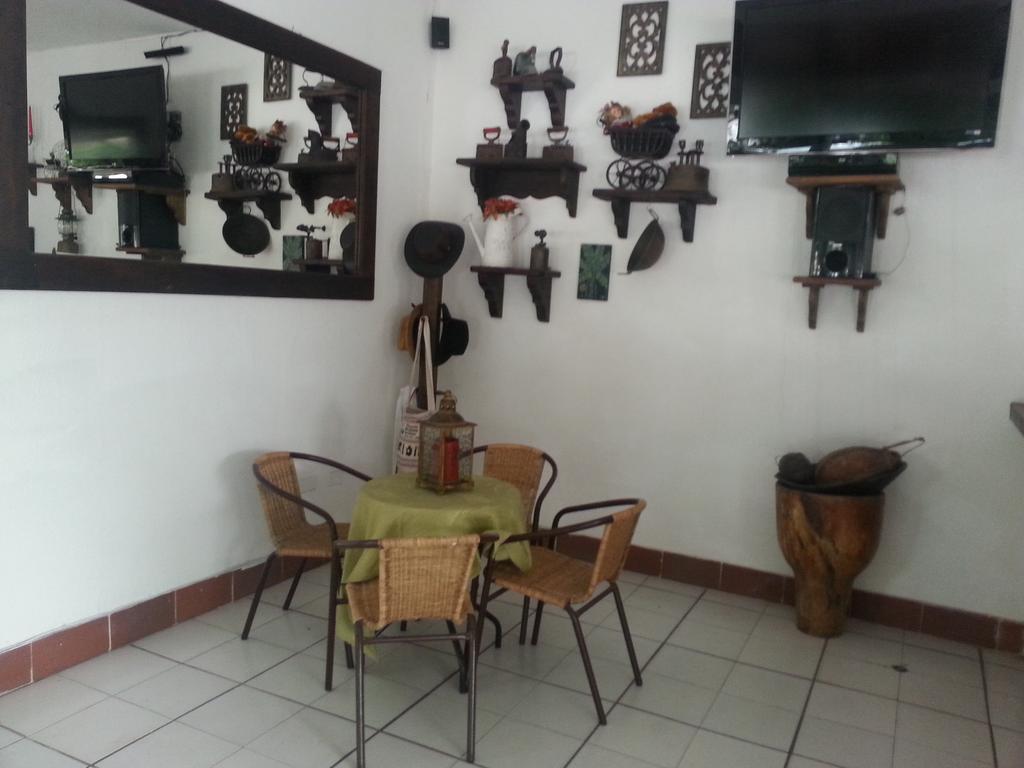 Hotel Villa Maritza Melgar Buitenkant foto